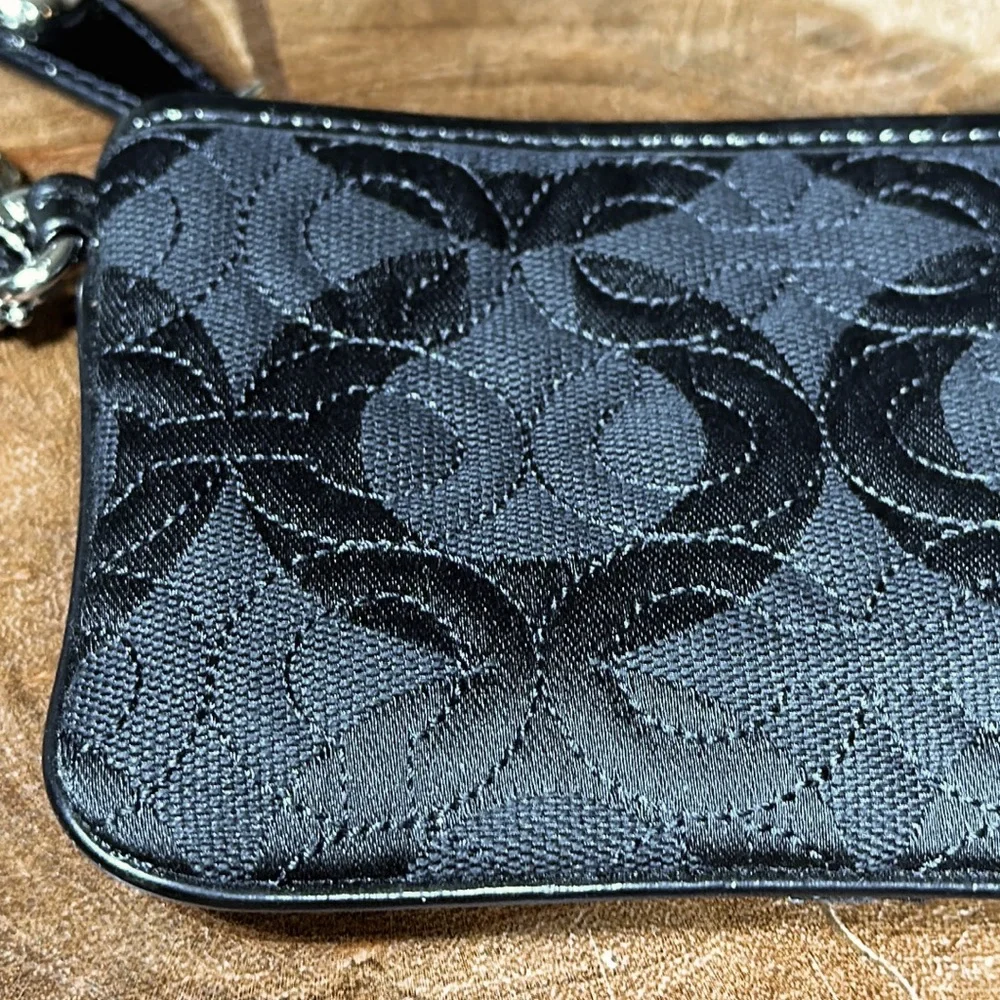 *HTF* COACH Op Art Quilted Wristlet